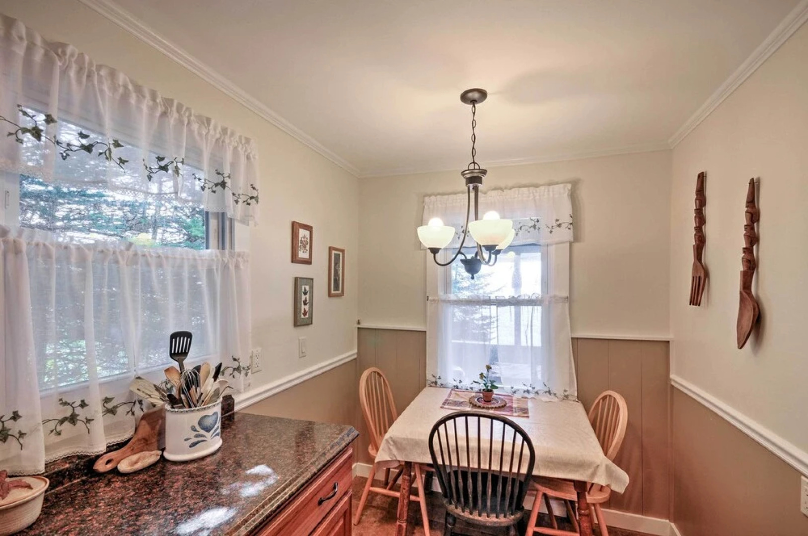 Bayfront Hancock Cottage w/ Beach Access & Views!