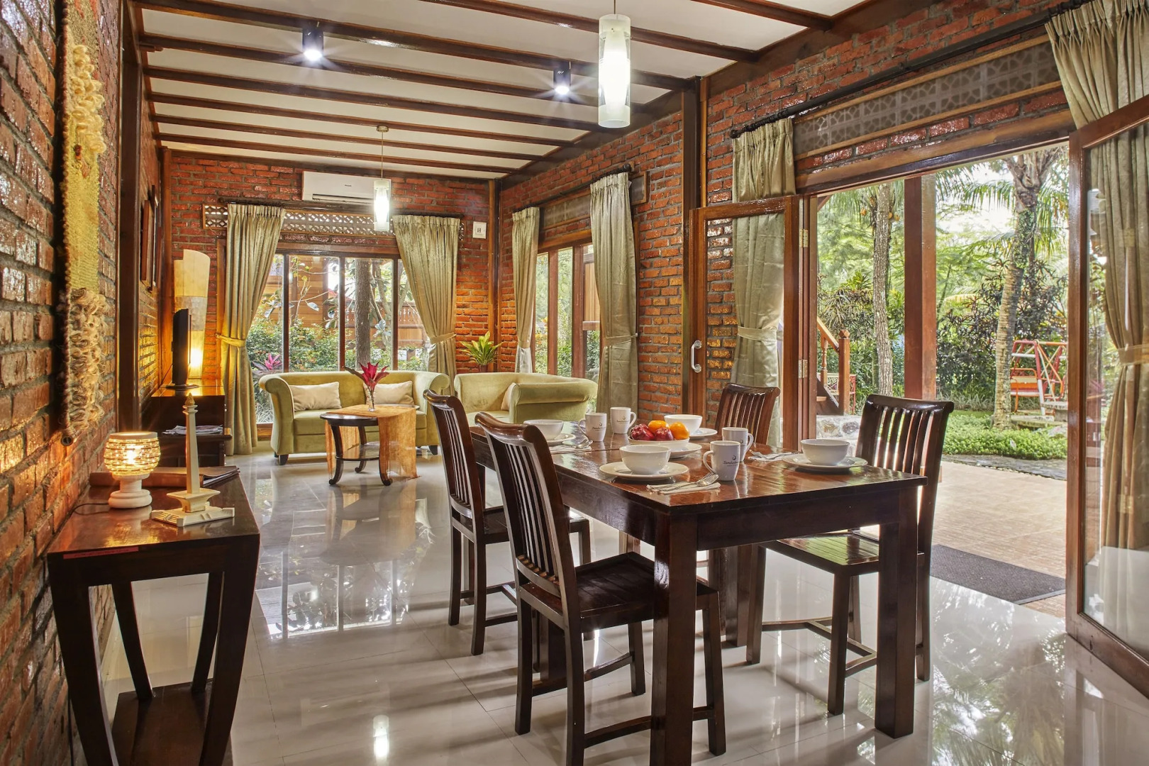 Jambuluwuk Convention Hall & Resort Puncak