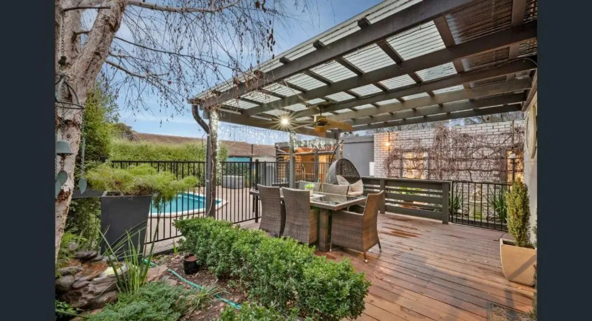 The Weeping Elm - Large and Spacious