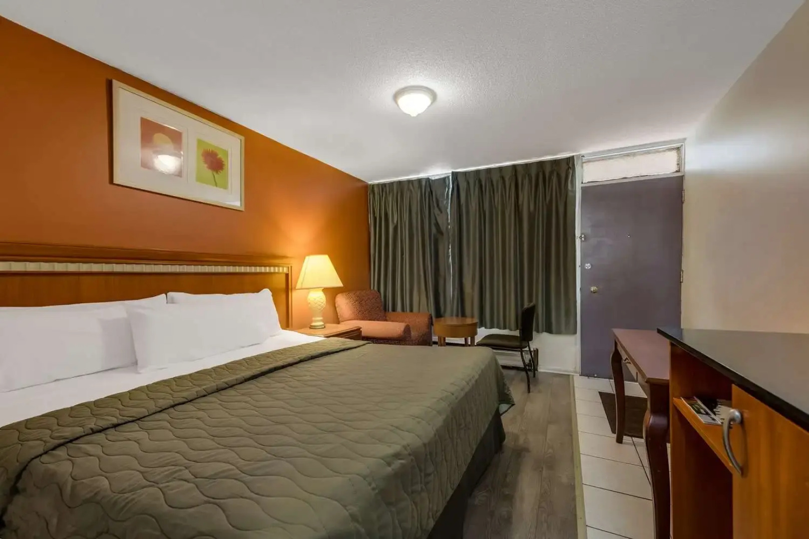 Knights Inn Burlington, ON