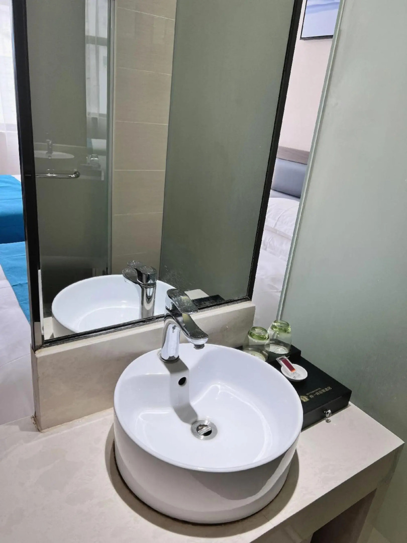 SET Chain Hotel (Jingmen Jingchu University of Technology Zhuyuan)