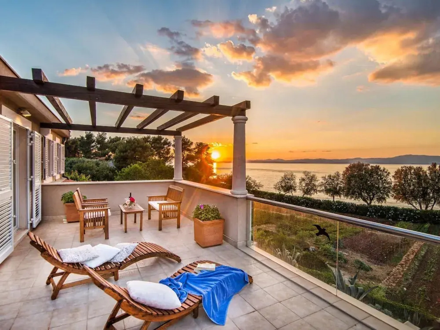 Beautiful Villa on the Island of Brac With Infinity Pool, Beach at 30 Meters