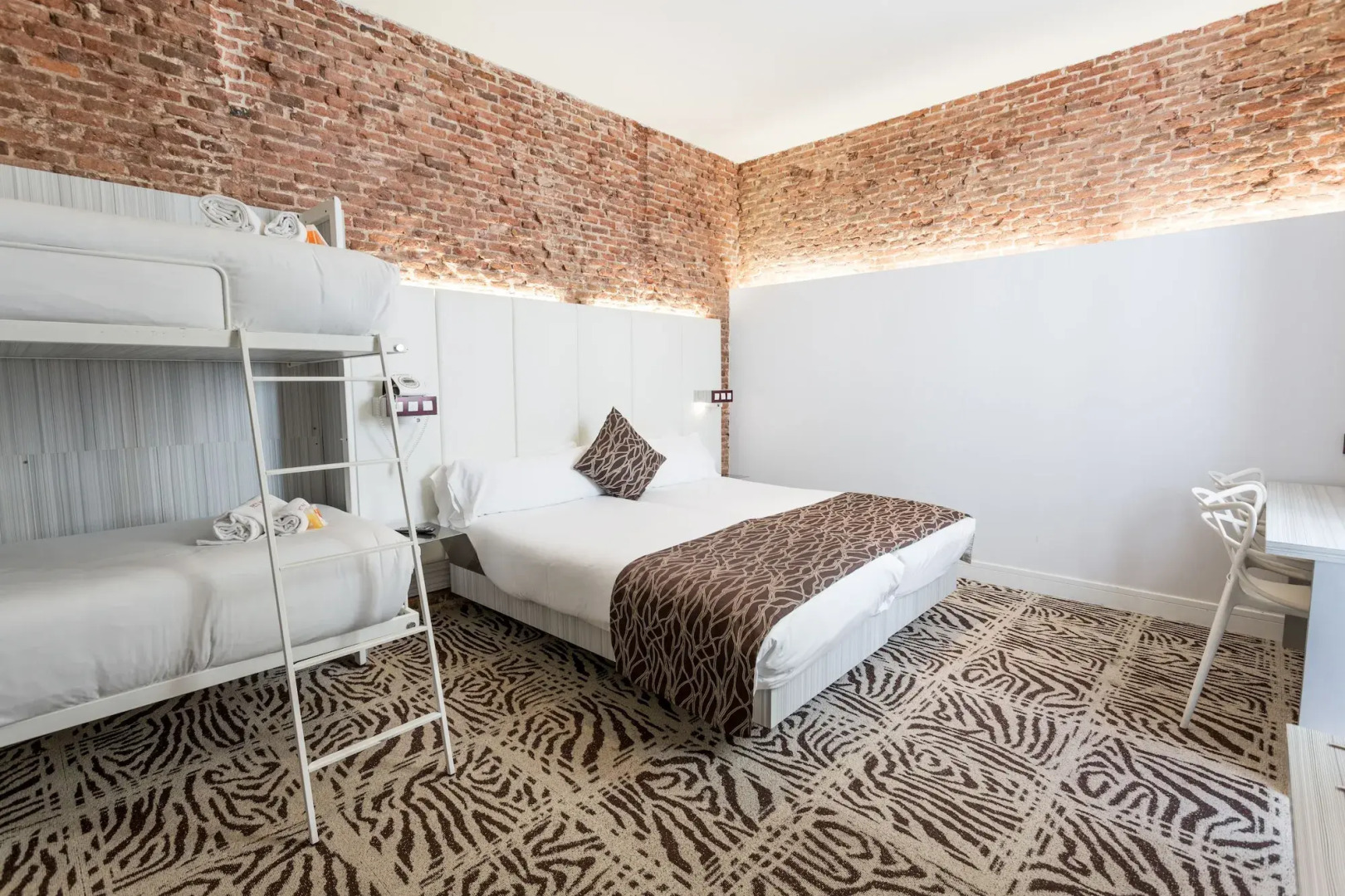 Petit Palace Lealtad Plaza