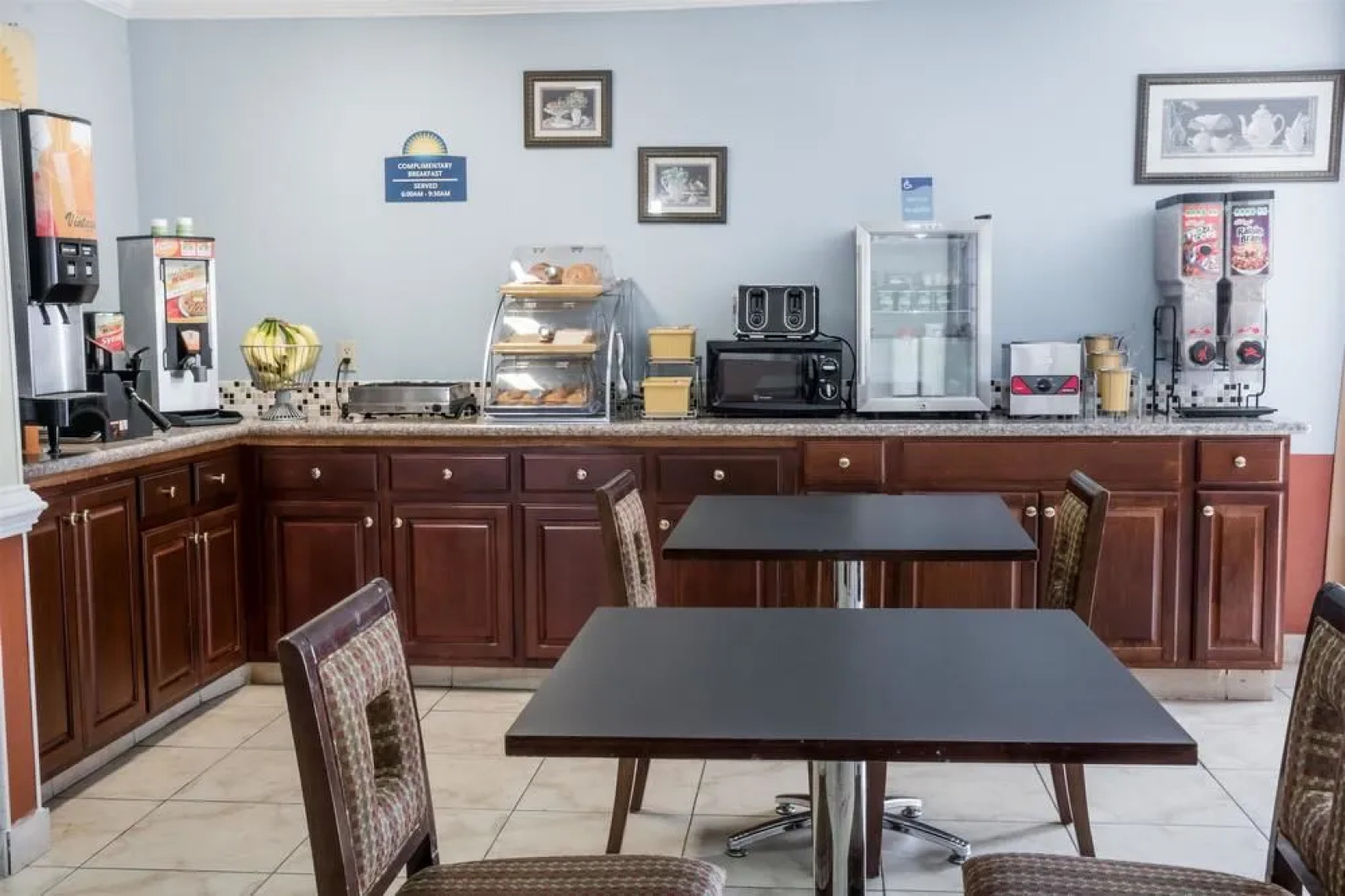 Days Inn & Suites by Wyndham Winnie