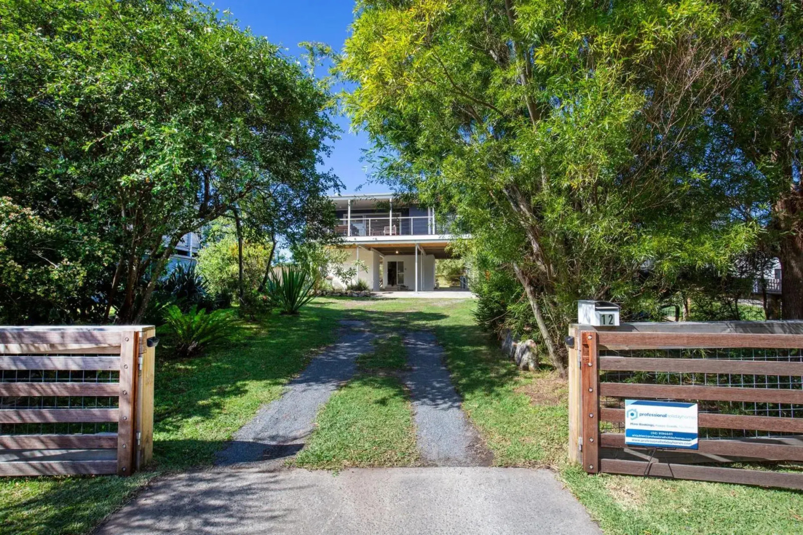 Beach Comber at Currarong - Pet Friendly - 5 Mins Walk to Currarong Rockpools
