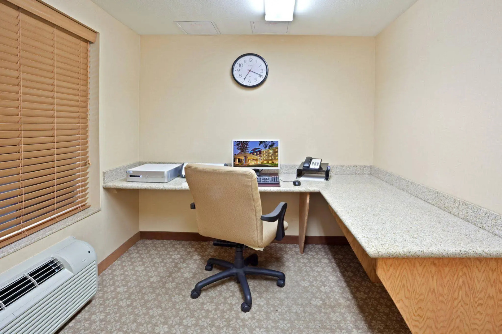 Holiday Inn Express & Suites Lacey – Olympia by IHG