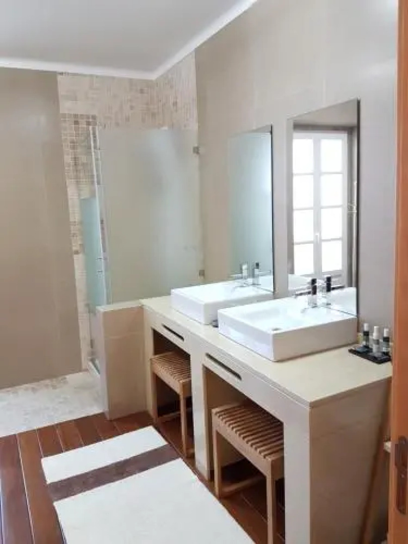 Door 12, Sintra Guest House