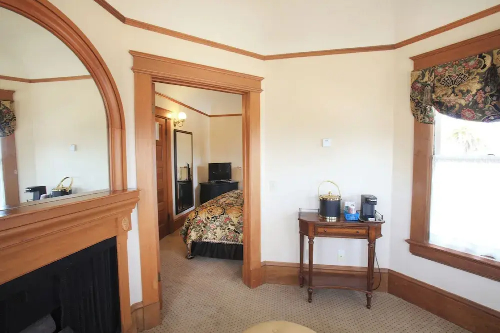 The Charles Pacific Grove - Artfully Designed Inclusive Inn