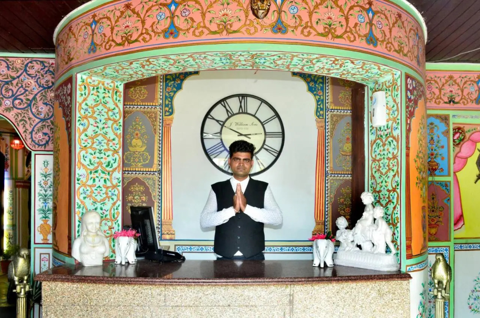 Mahal Rajwada Resort