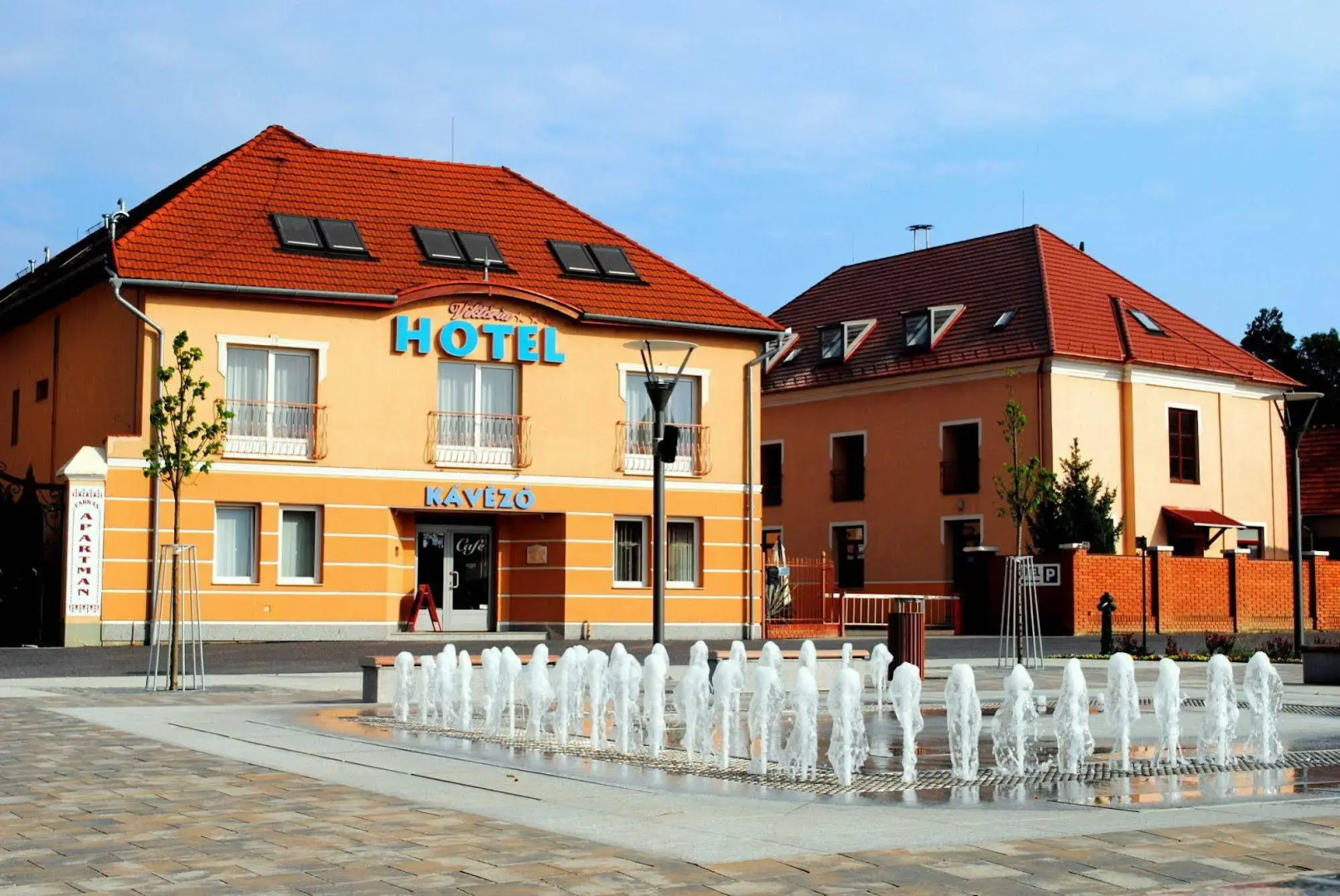 Viktória Hotel