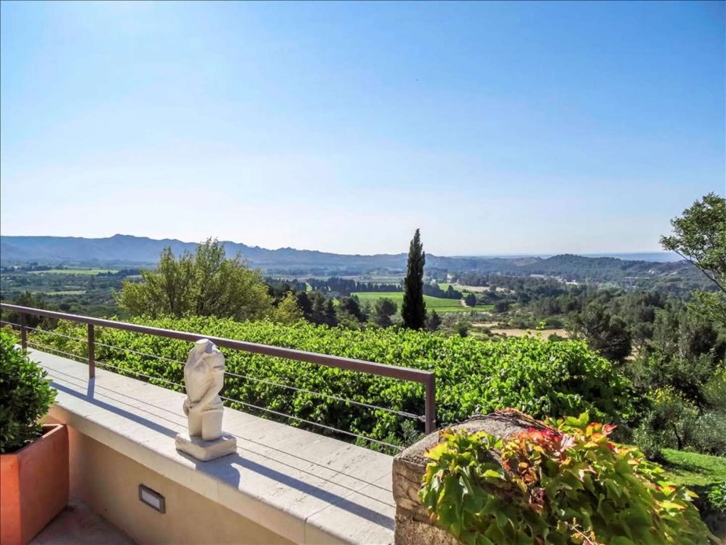 Le Dernier Chateau - Architect's Stone Villa & Pool in Picturesque Les Baux-de-Provence, 5 Bedrooms