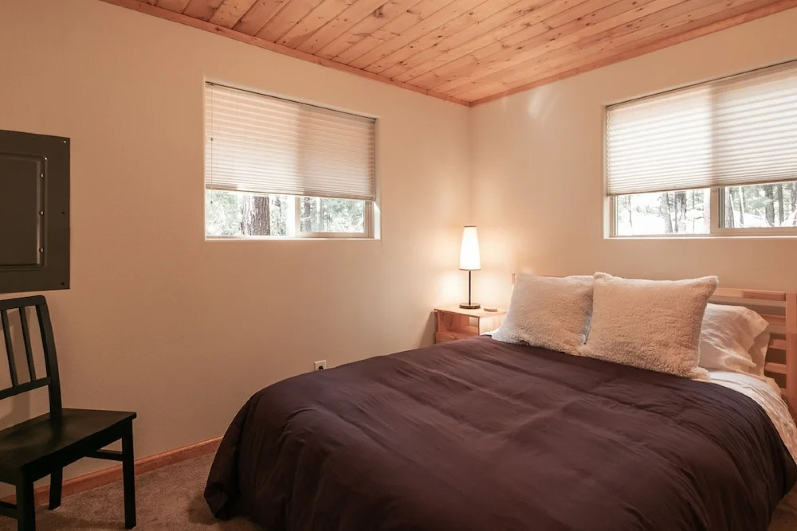 Tivoli Chalet Apartment 3 NW Comfy Cabins