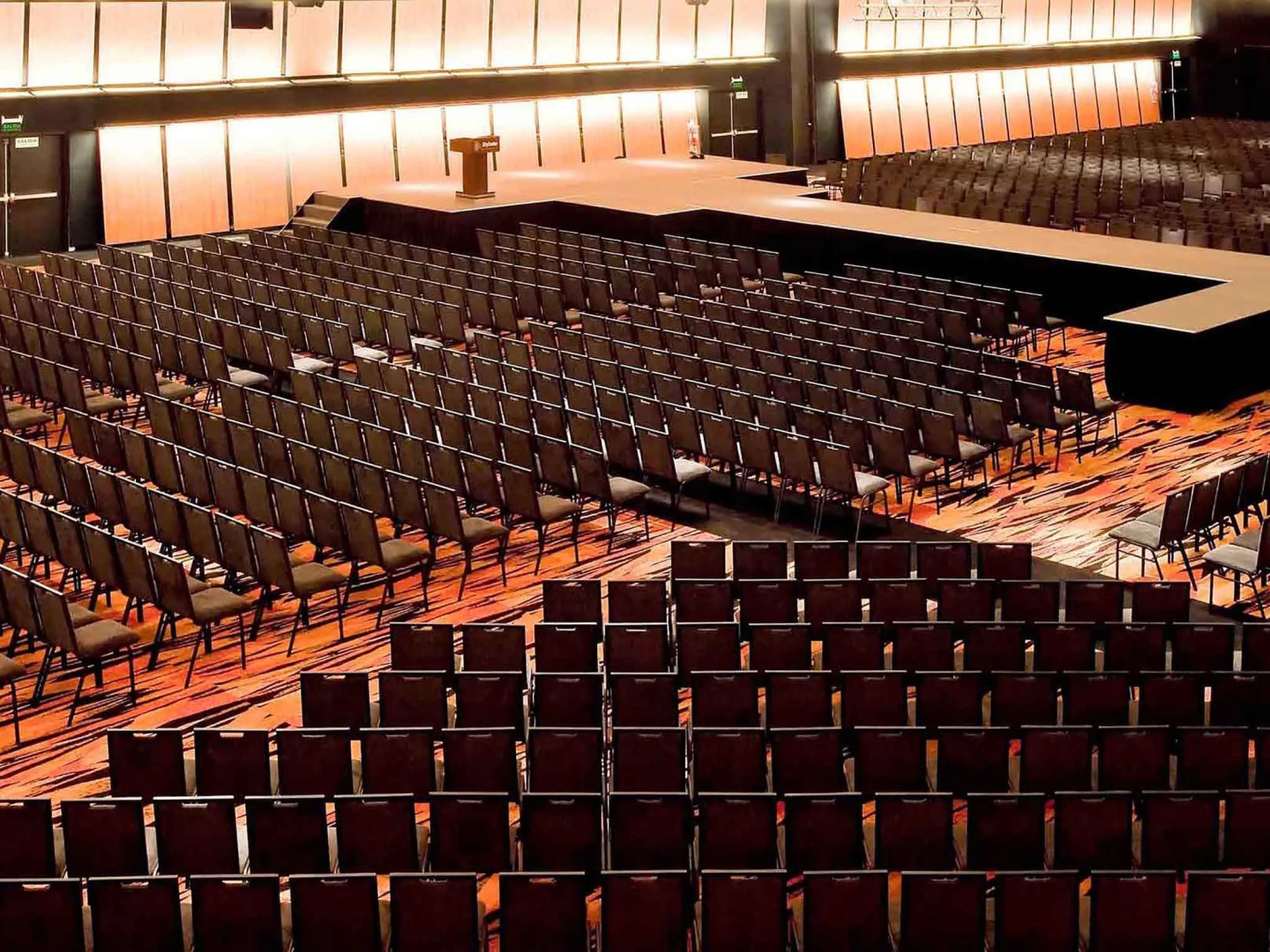 Pullman Rosario City Center Hotel