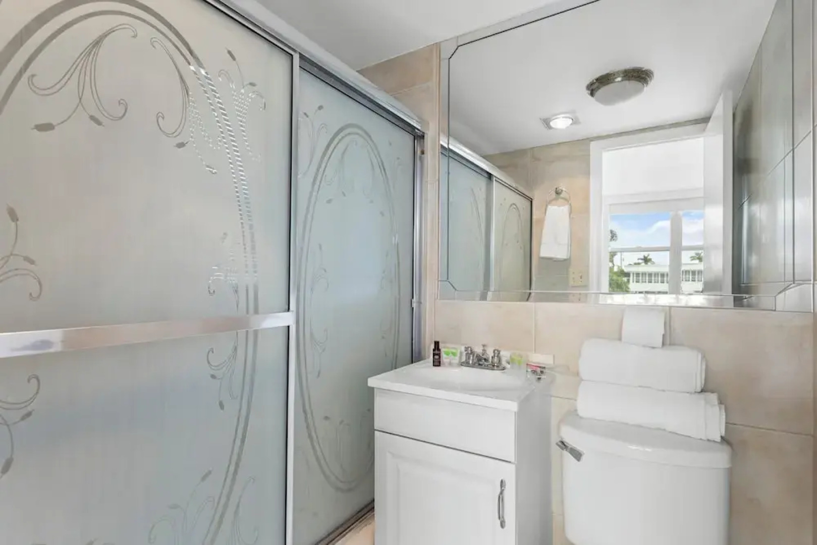 Bay Harbor Sunset Apt 2C