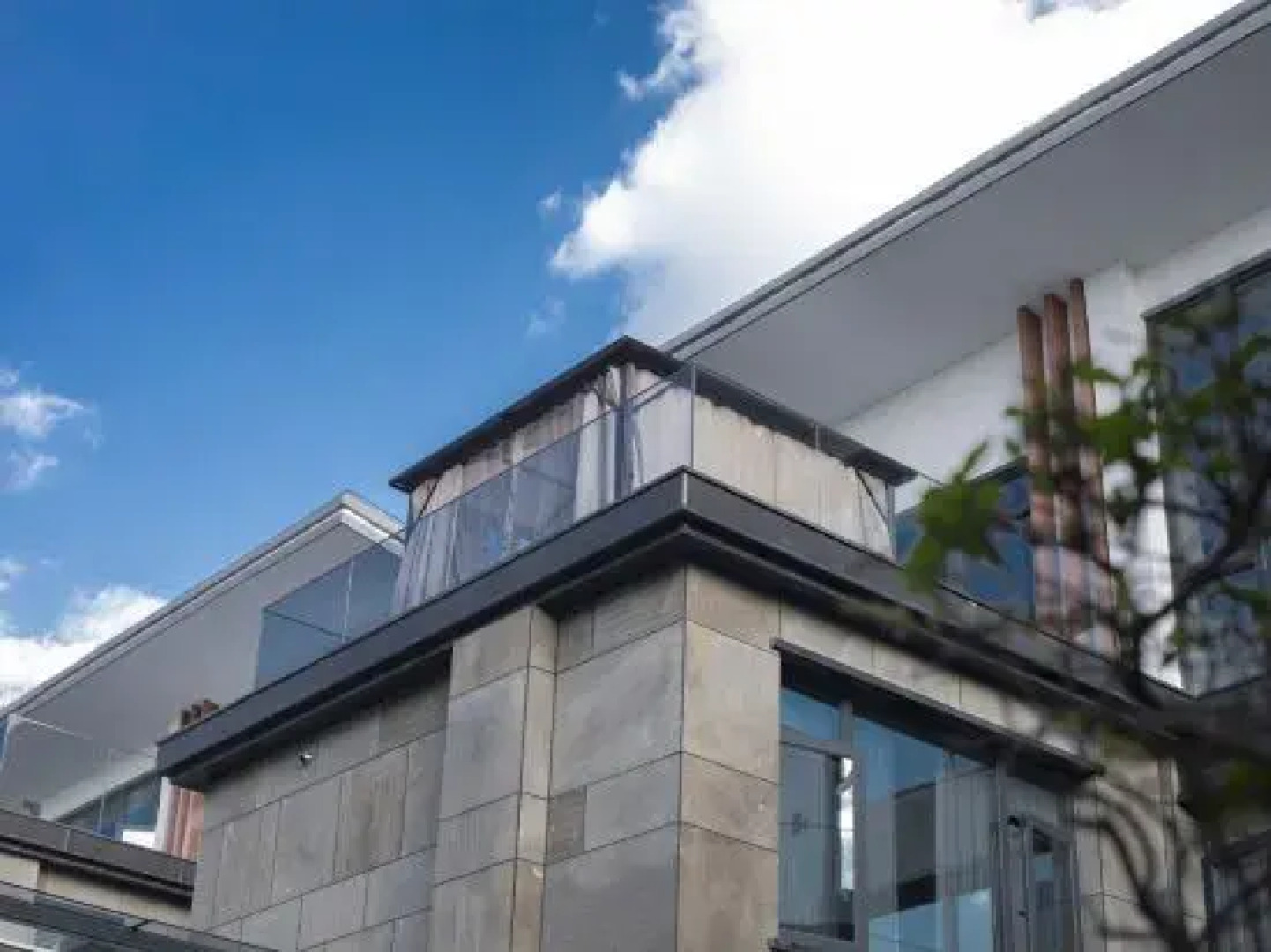 Wuzhishan Yisuli Theme Hotel