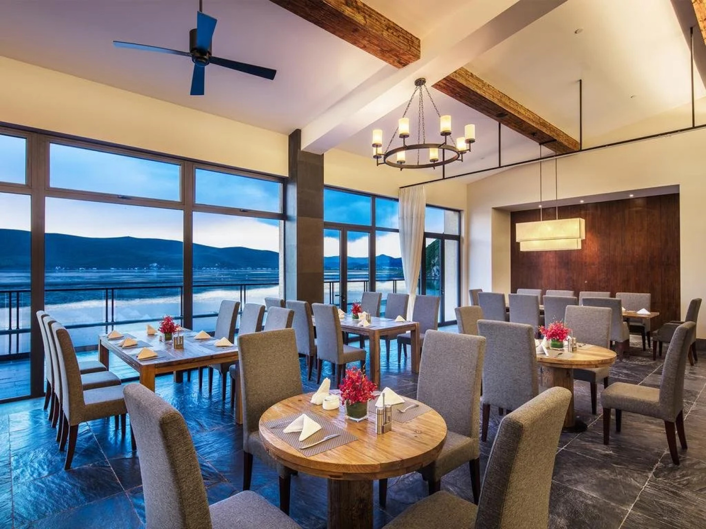 High Mountain Resort Shangri-la