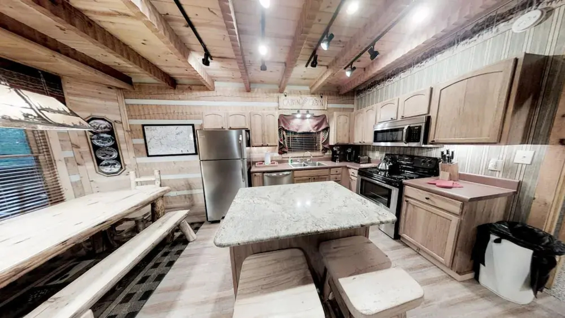 Streamsong Secluded Creek View Cabin with Hot Tub and Pool Table by RedAwning