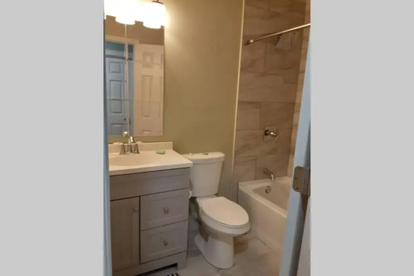 House with private swimming pool 3-6-8 f deep