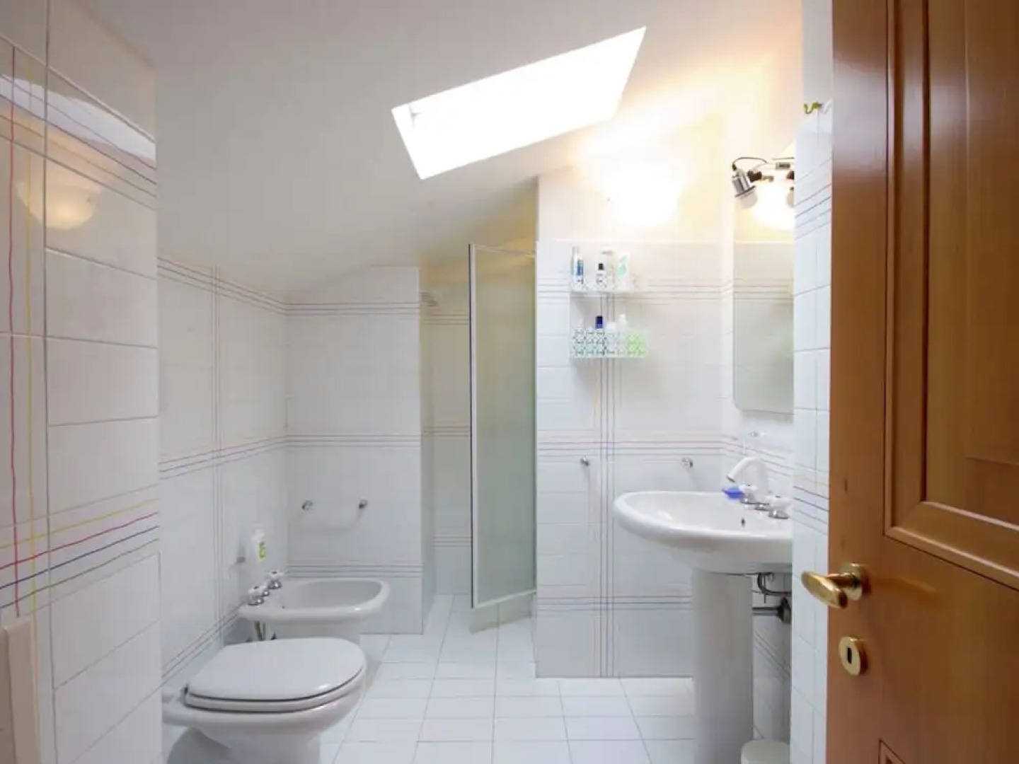 Luxurious Villa in Montelupone With Private Swimming Pool