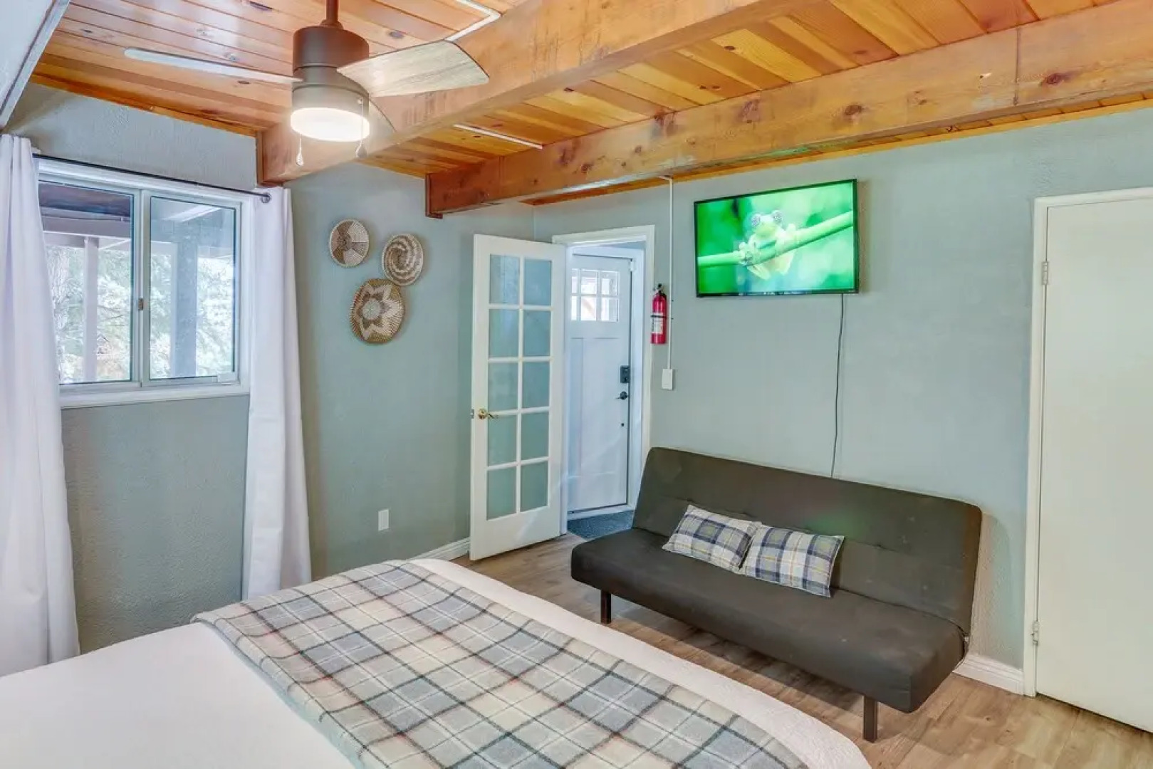 Running Springs Cabin Rental w/ Large Deck & Grill