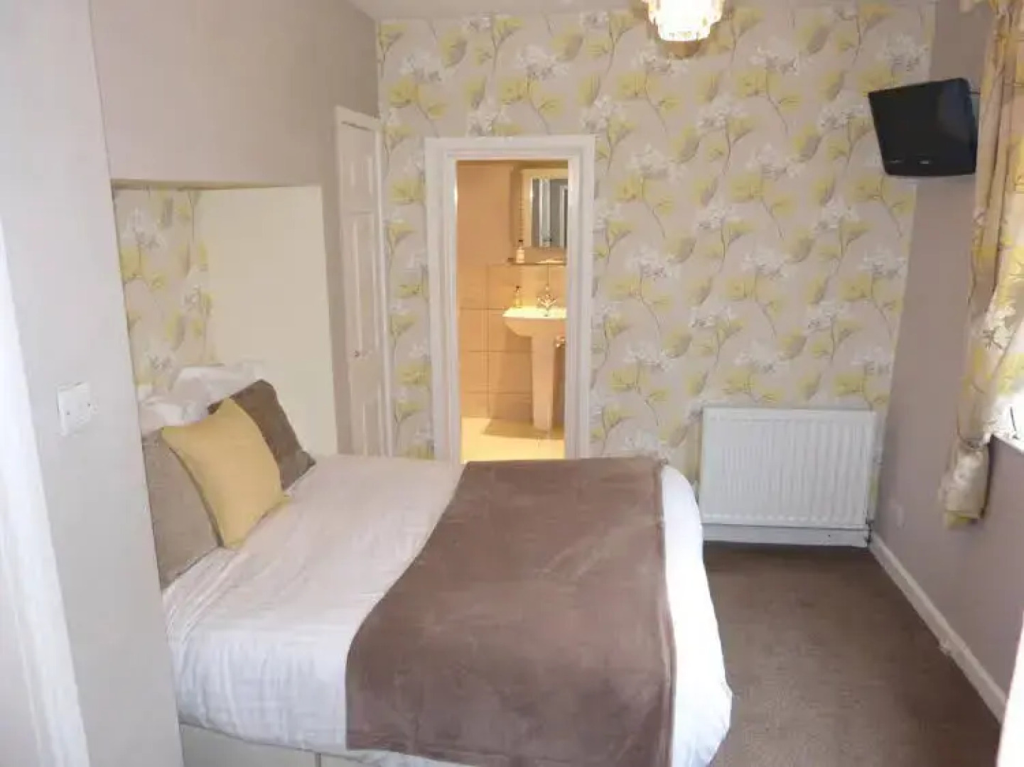 Tudor House Bed & Breakfast