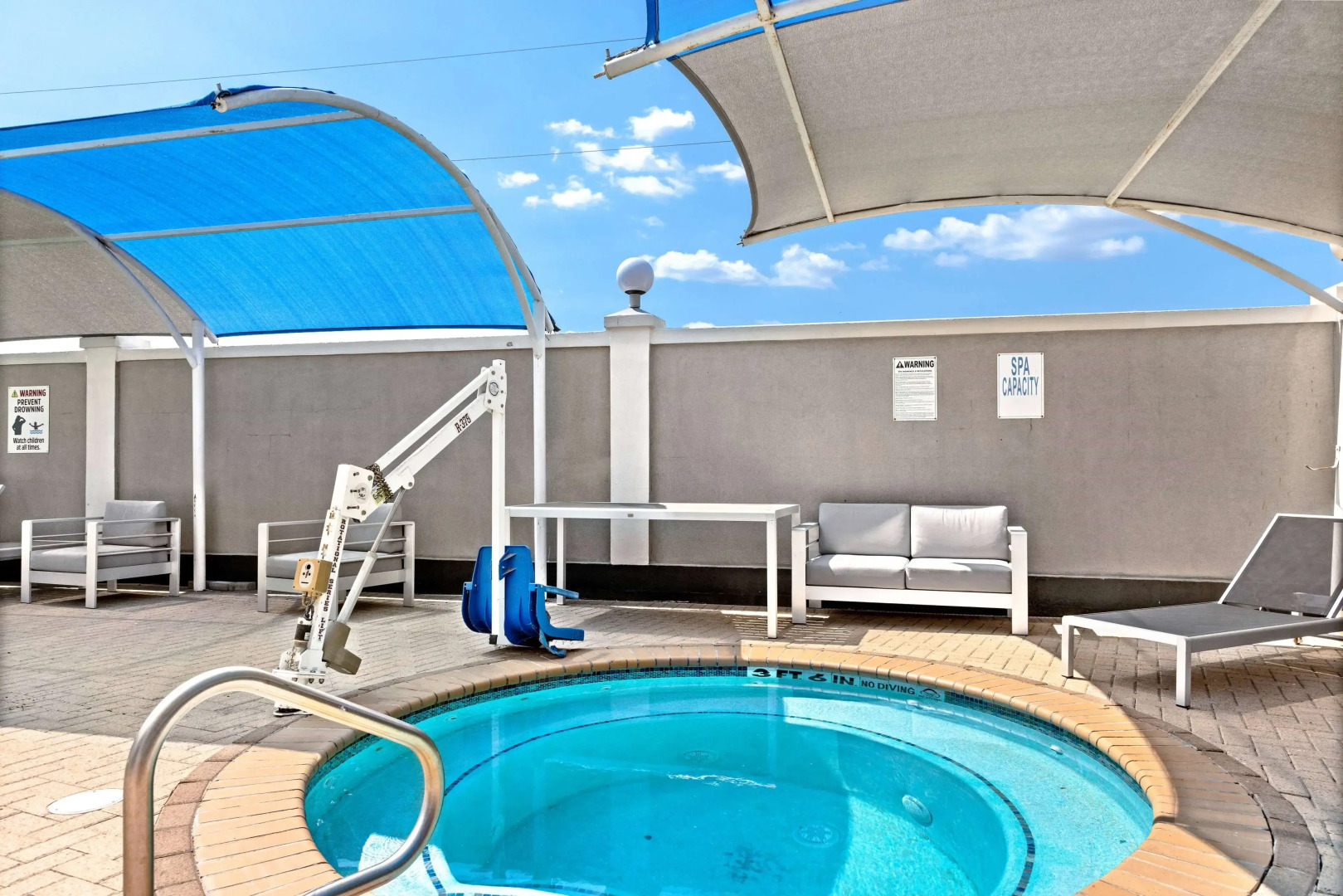 La Quinta Inn & Suites by Wyndham Raymondville