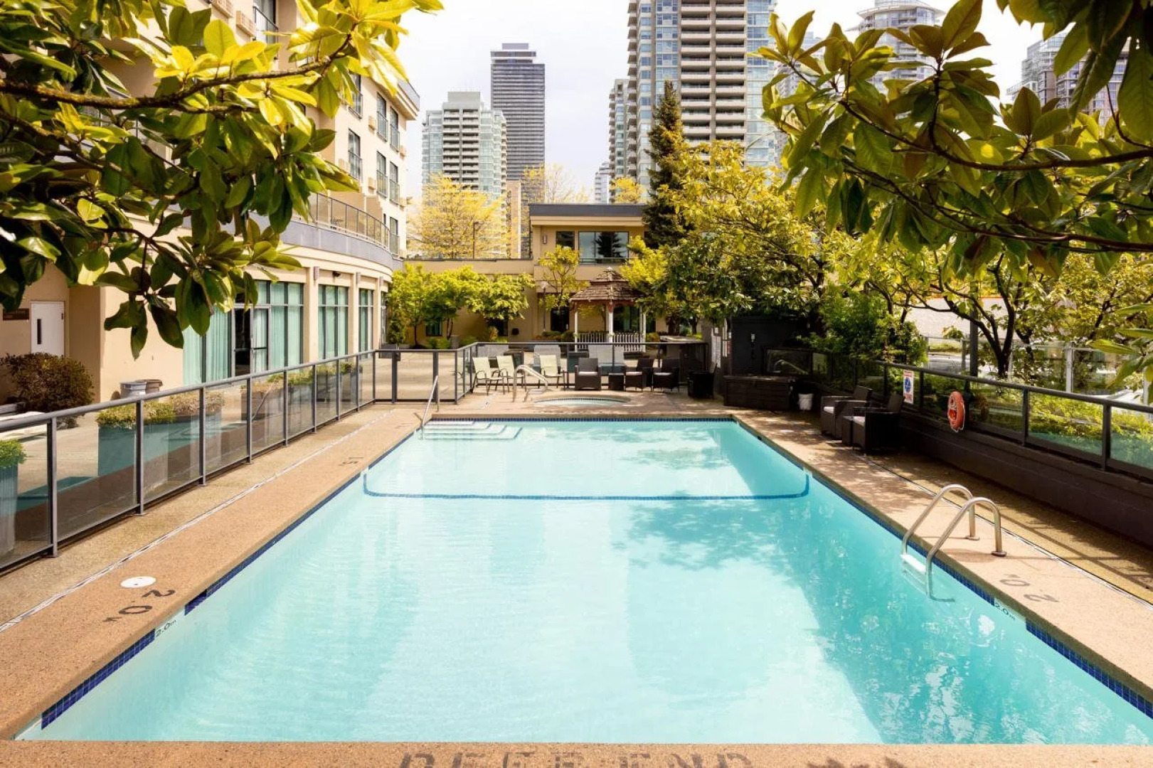 Executive Suites Hotel Metro Vancouver