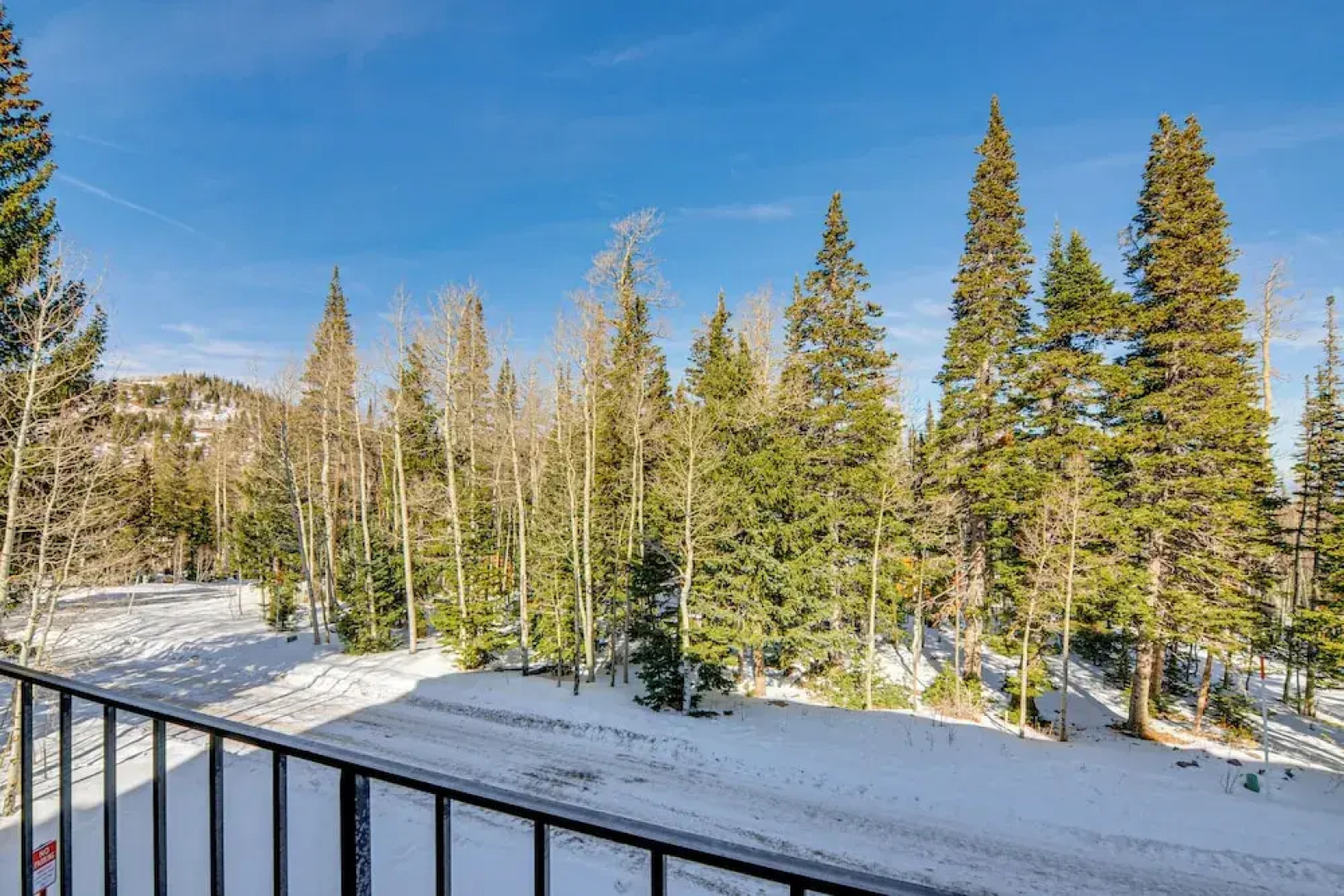 Romantic Ski Haven w/ Balcony: Brian Head Studio