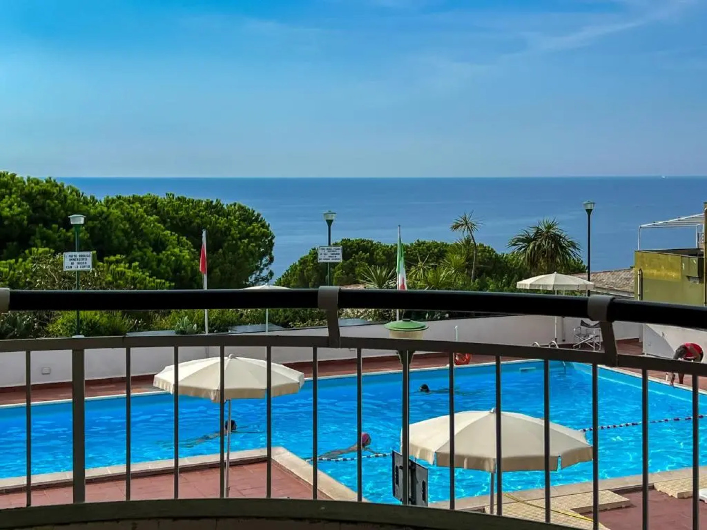 Appartamento in pineta con vista mare e piscina