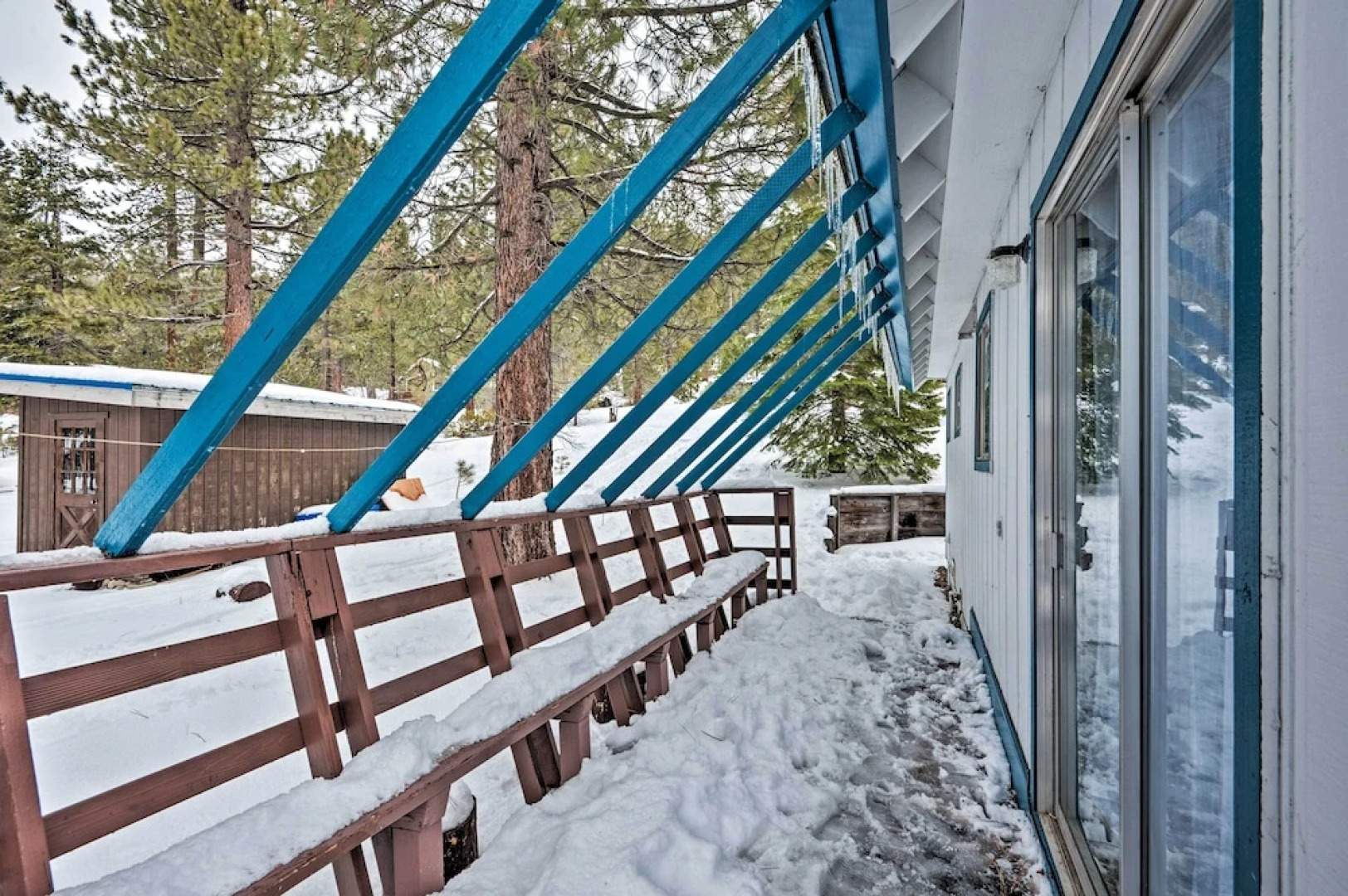 Peaceful & Upscale Ski Cabin: 11 Mi to Heavenly!