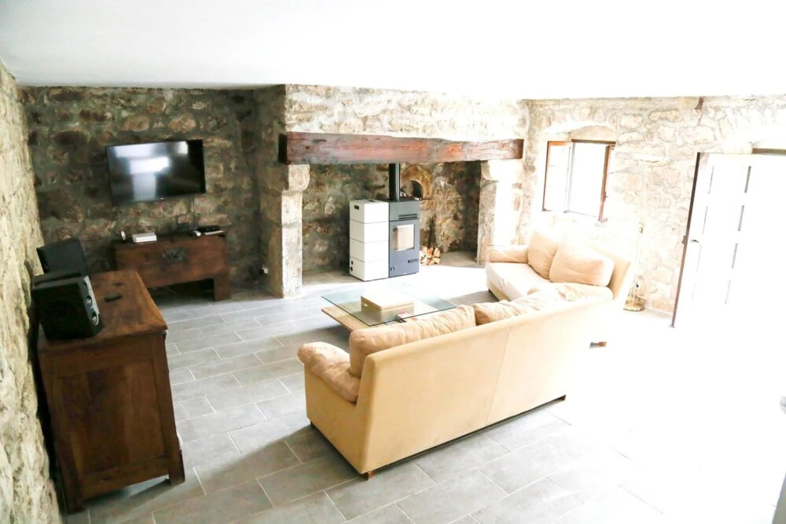 House With 3 Bedrooms in Usclades-et-rieutord, With Wonderful Lake Vie