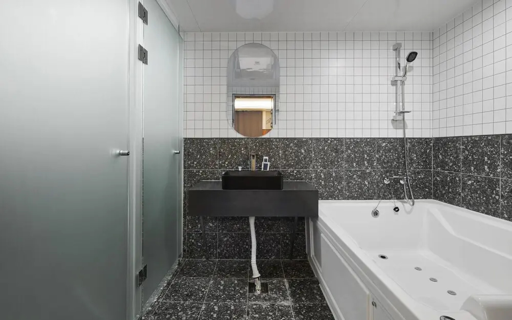 Seosan Lake Park Just Sleep Hotel