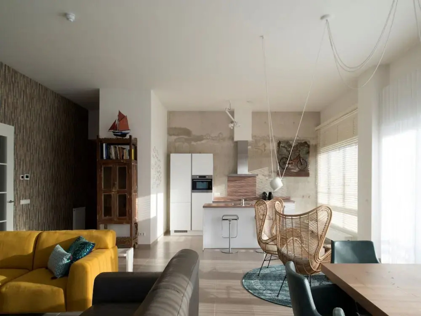 Luxurious Penthouse With 3 Bathrooms, Near the Sea