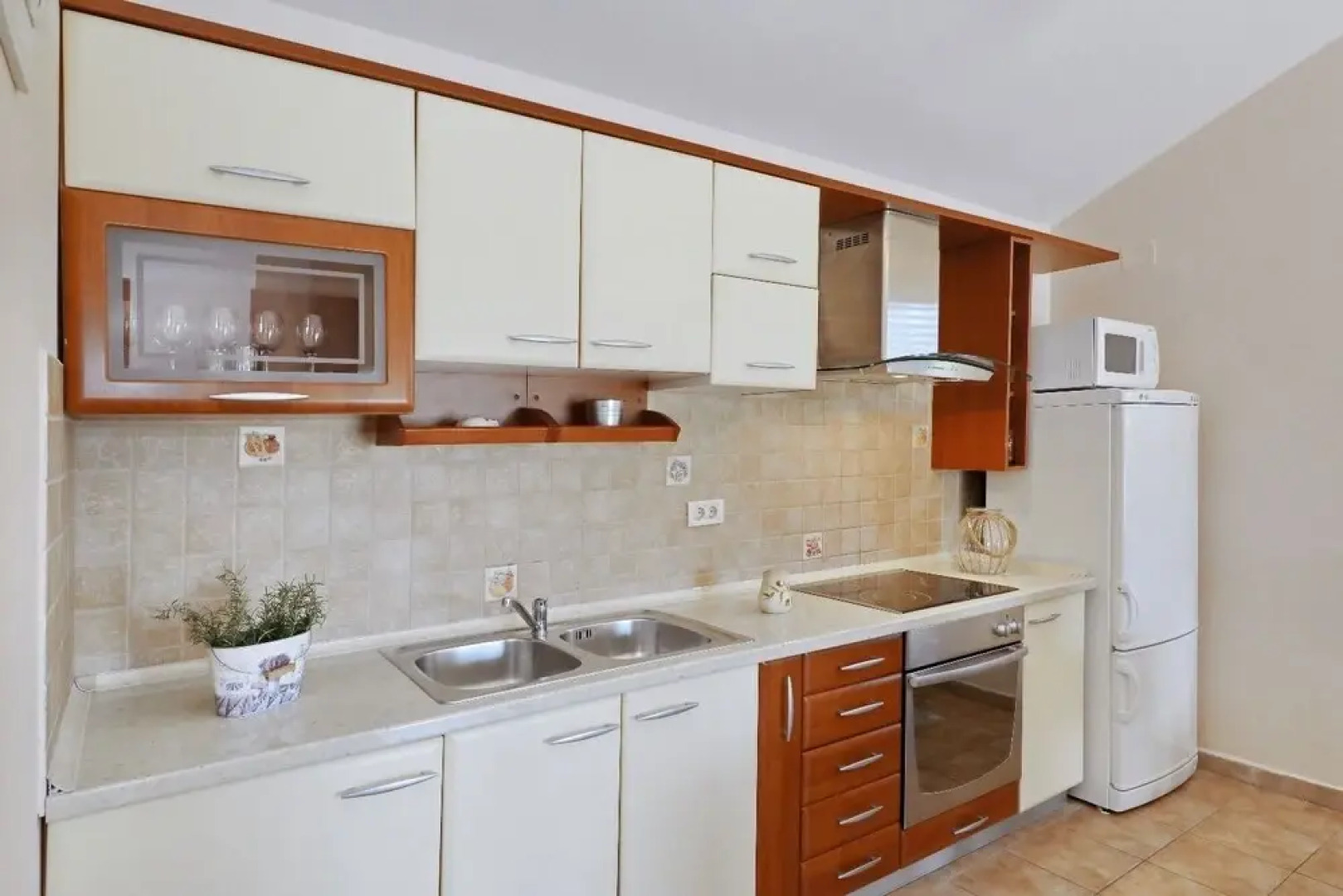 Suzana - Green Oasis - A1