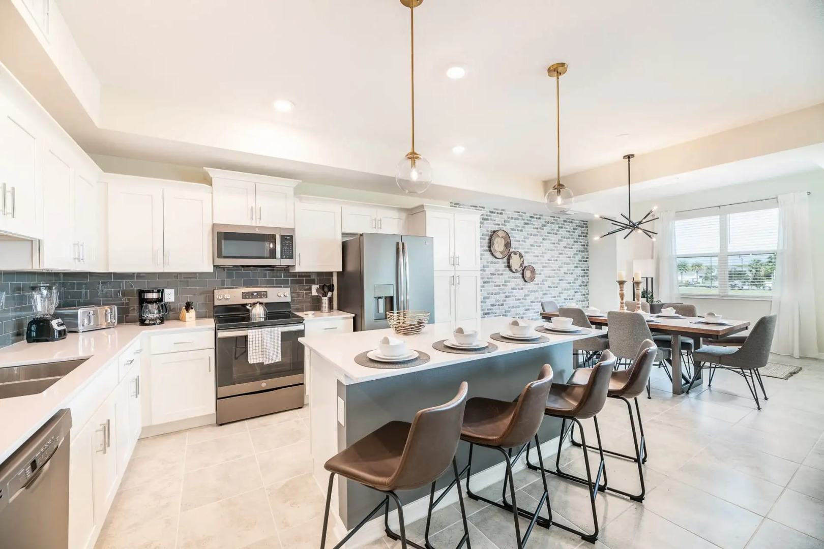 Charming condo with Mickey themed decorated bedroom near Disney