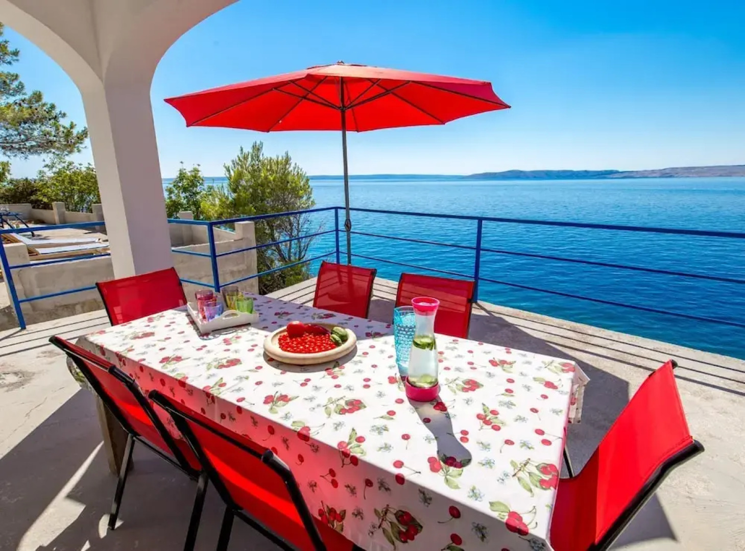 Sunny Beachfront Jablanac Apartments