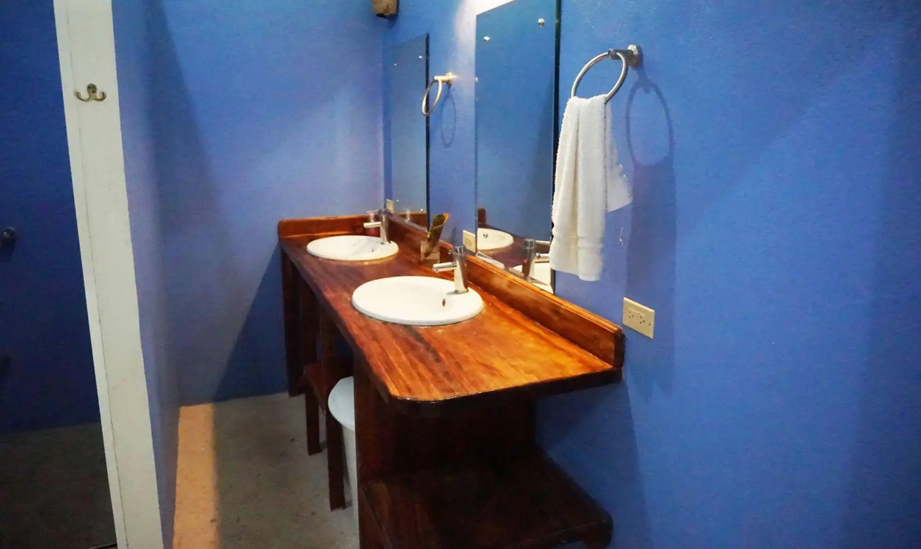 Jungle's Edge: Jiu-Jitsu, Muay Thai & Yoga Retreats