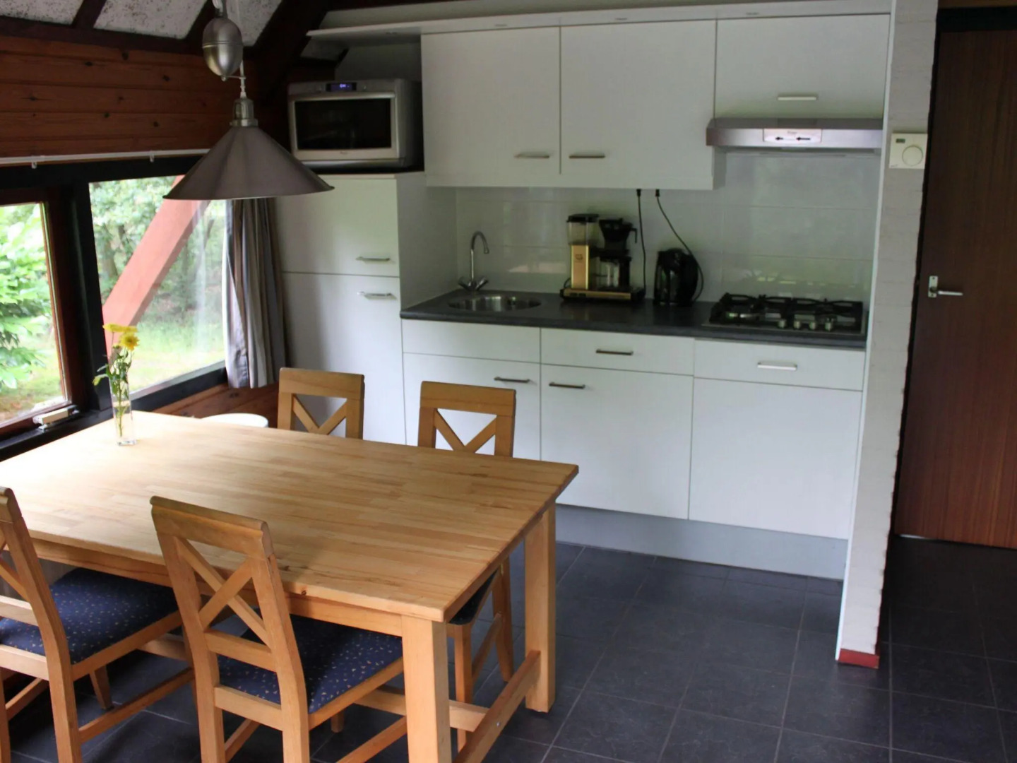 Nice bungalow with dishwasher, close to the forest