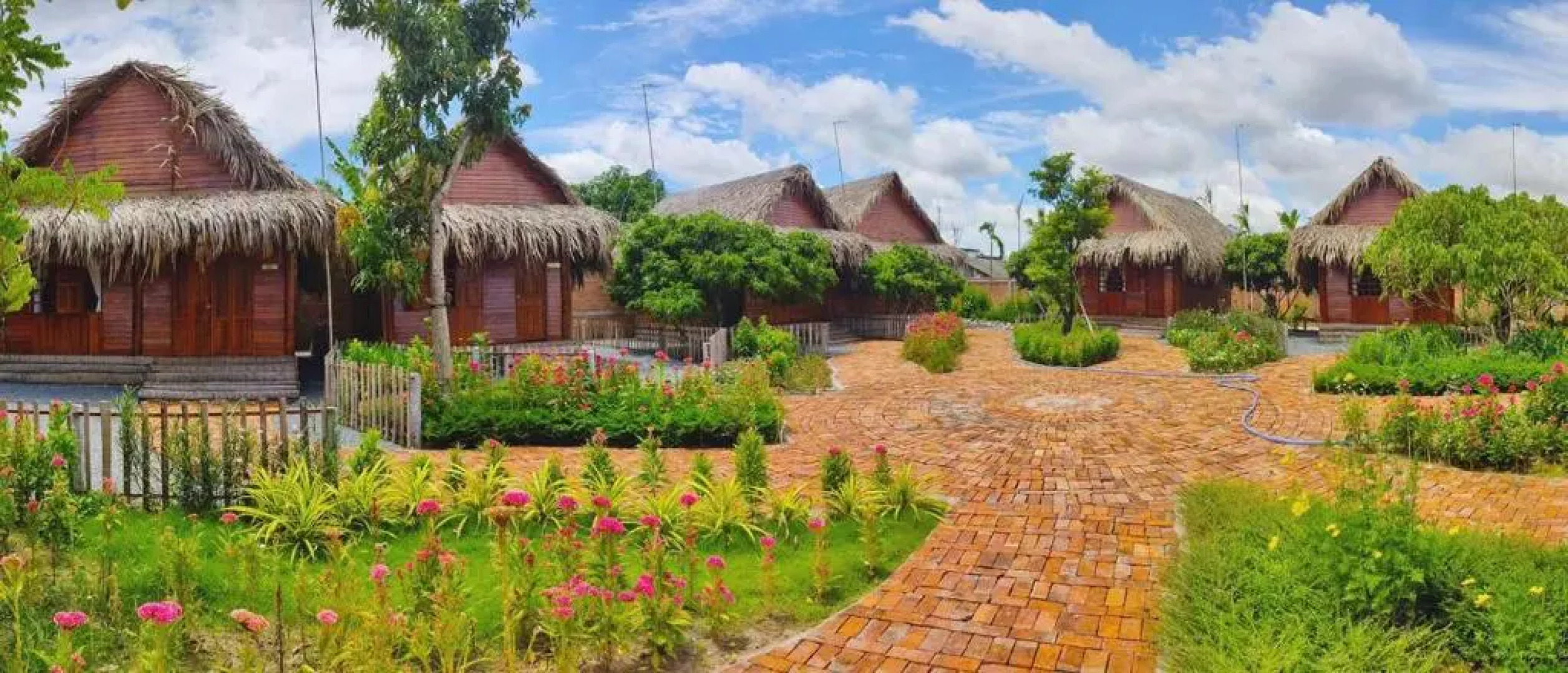 Rooster Mekong Garden & Villas