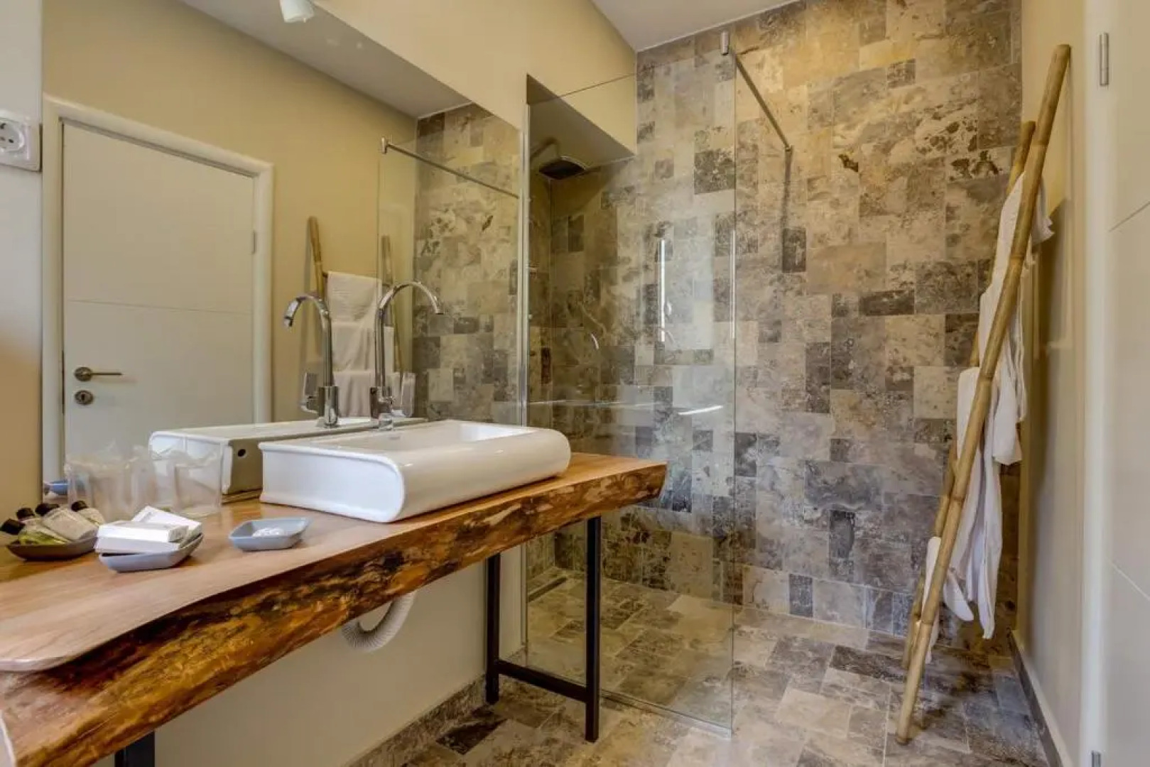 Blanche Cliff Apartments