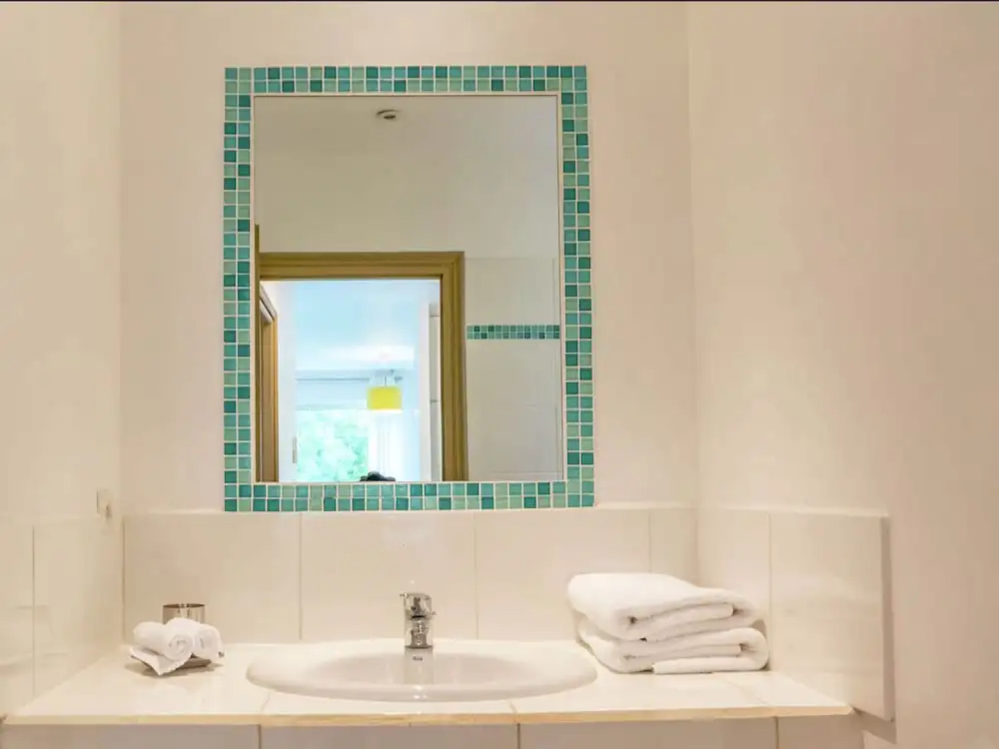 Luxury apartment for four people near golf course in the heart of Provence