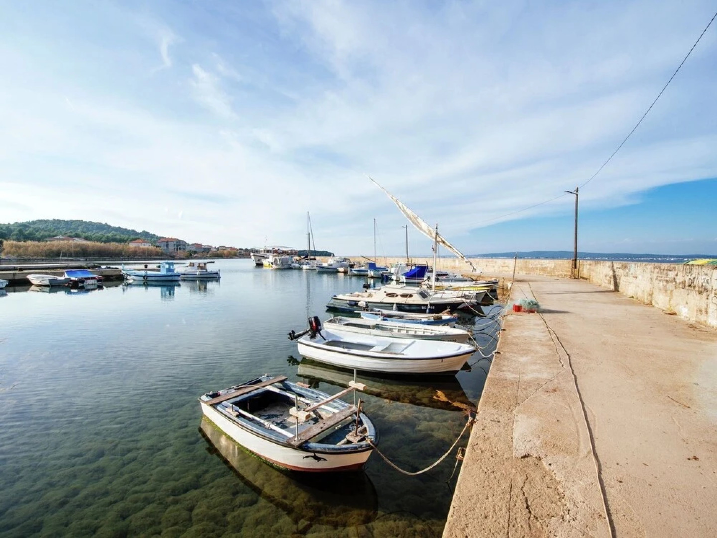 Spacious Apartment with Terrace in Banj