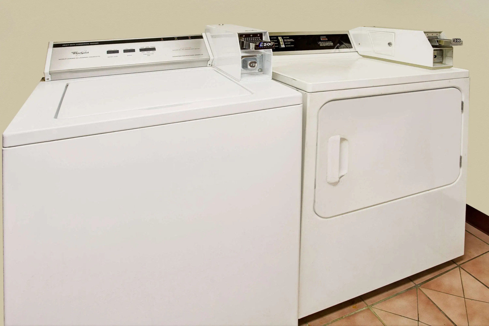 Super 8 by Wyndham Heath/Newark