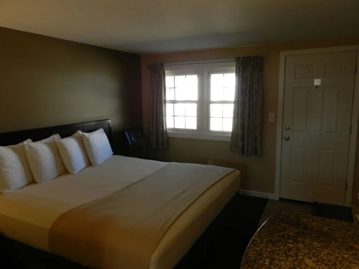 Broadway Court Motel