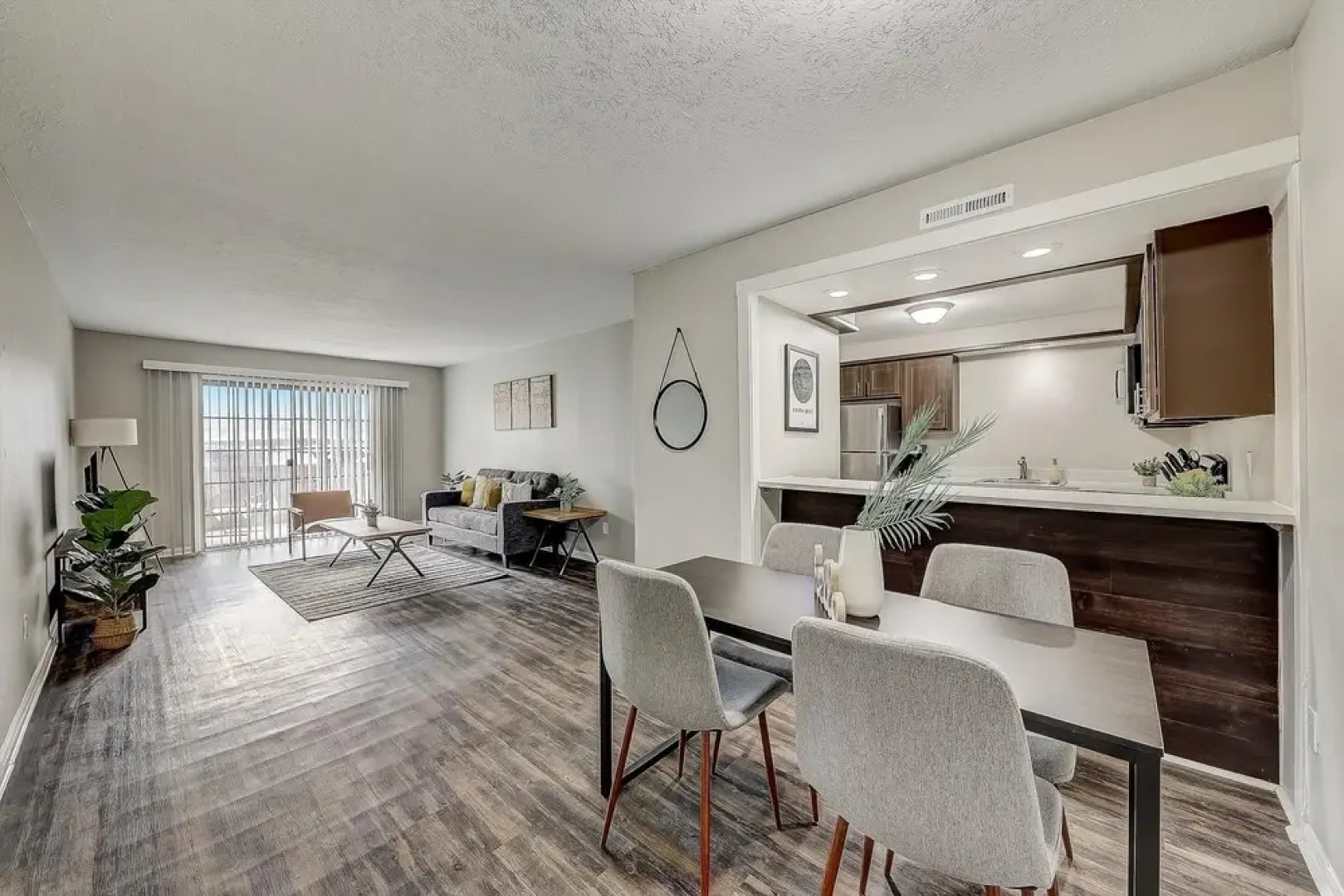 FRONTDESK Castle Point Apts Georgetown South Bend