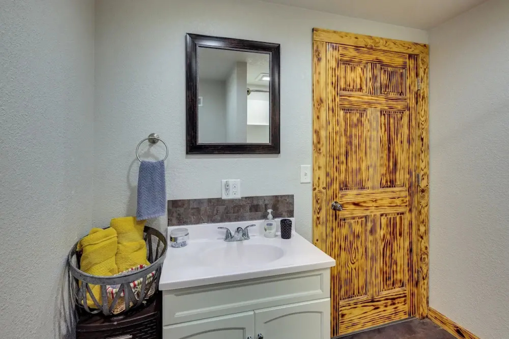 Lead Hideaway w/ Fireplace, Grill & Deck!