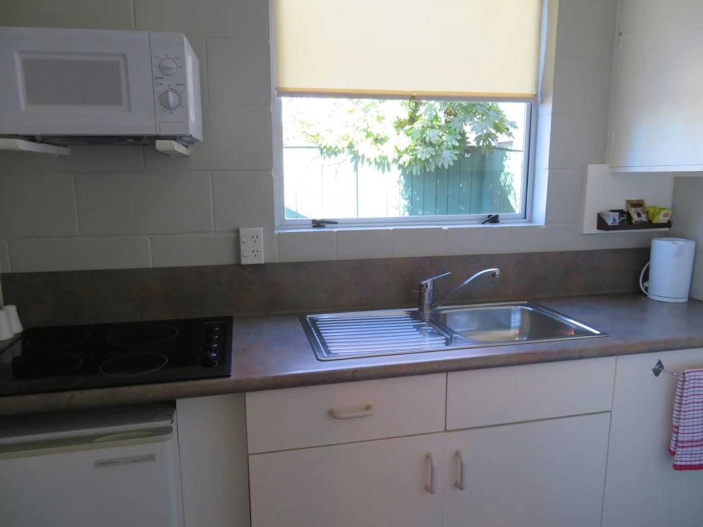 Commodore Court Motel