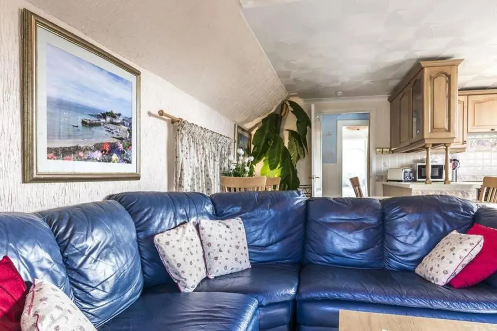 Beautiful apartment with private pool near Tenby