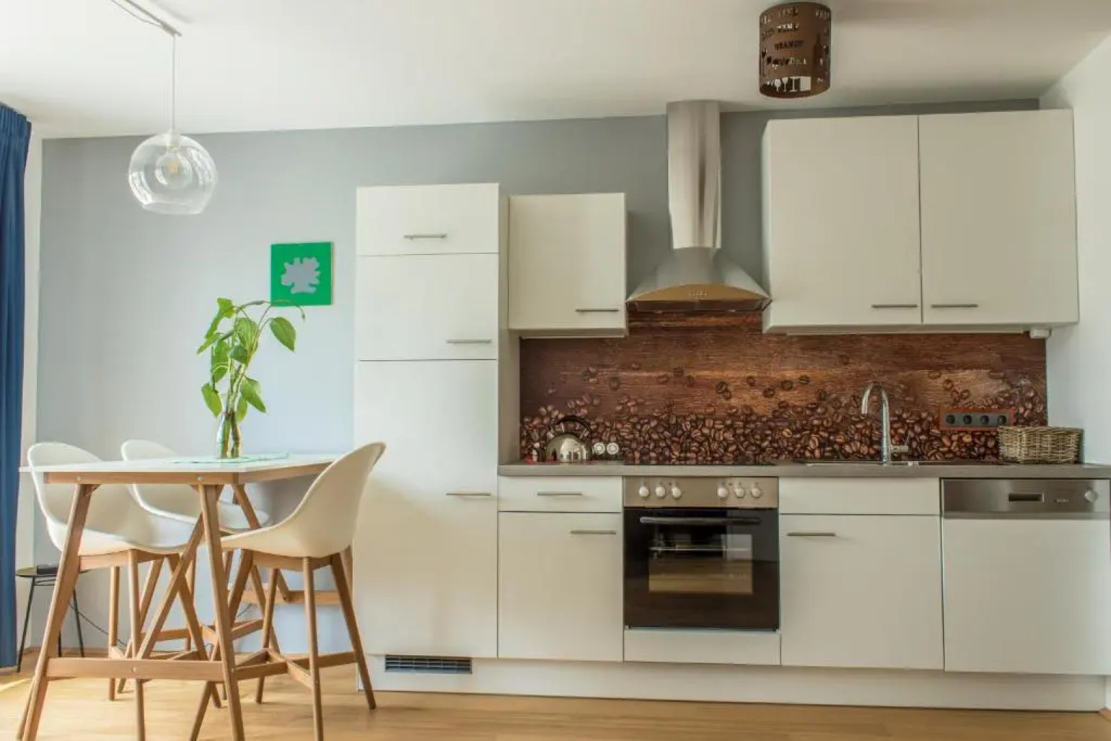 Yellow Flower Apartment with Pool - 5 min to Lake