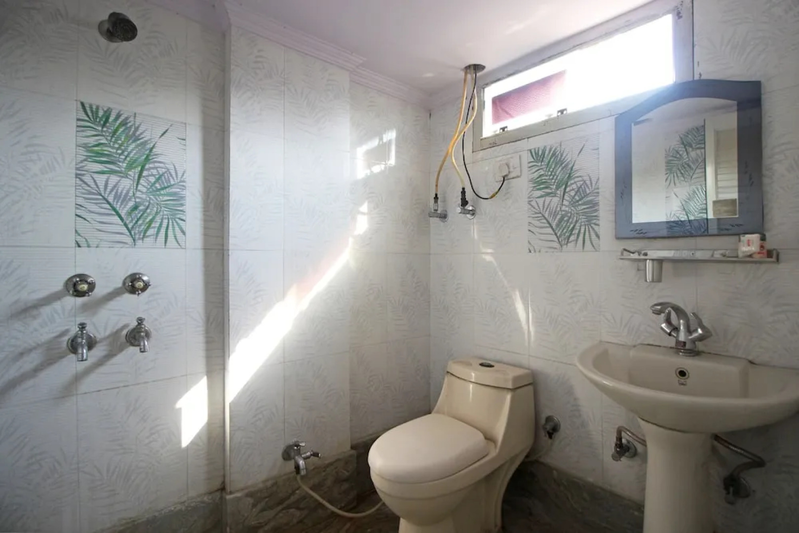 OYO 7147 Hotel Madhur Regency